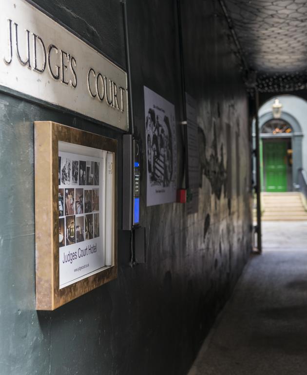 Judges Court Hotel York Luaran gambar